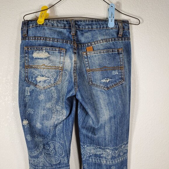 Premiere Rue 21 Womens Size 1/2R Distressed Bandana Print Blue Denim Capri 30x23 - Picture 6 of 8